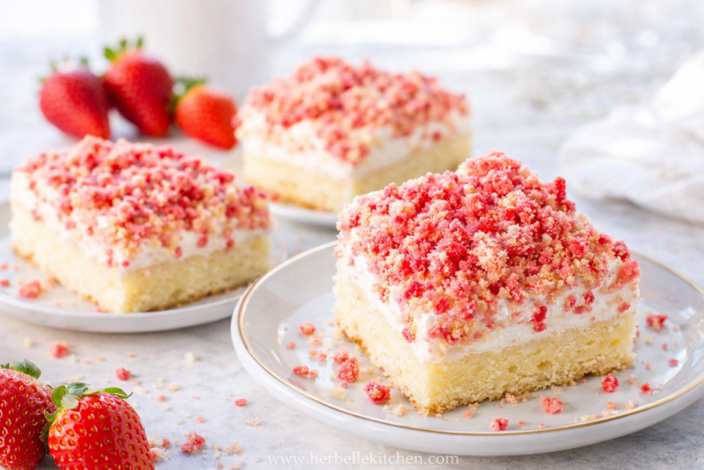 Easy Strawberry Shortcake Bars Recipe – Sweet Strawberry Crunch Bar Dessert