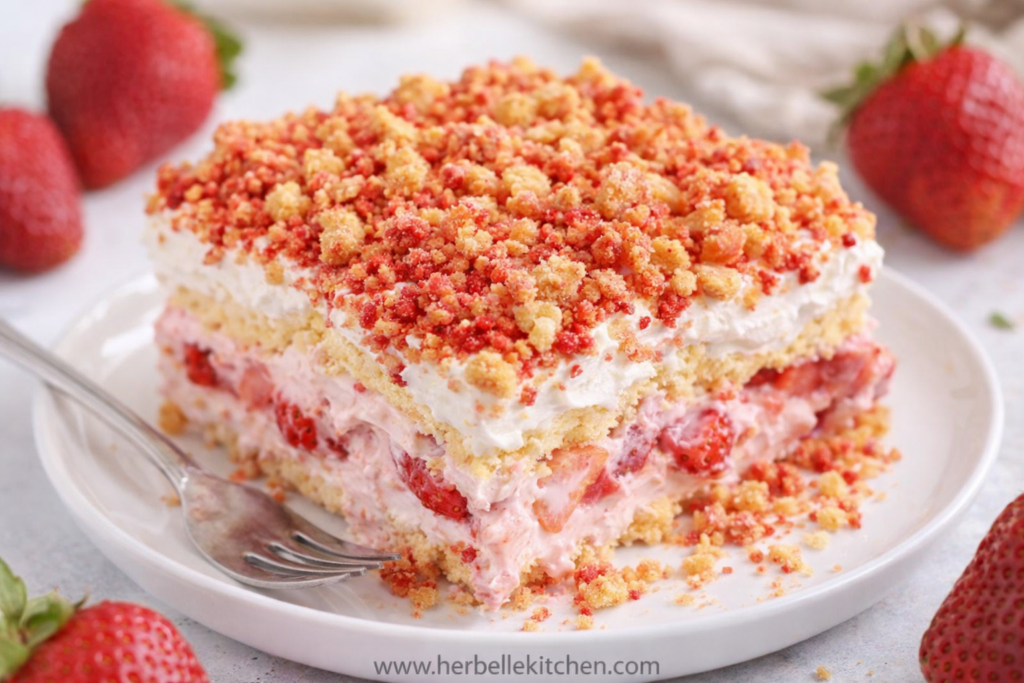 Strawberry Shortcake Icebox Cake – Easy No-Bake Freezer Cake